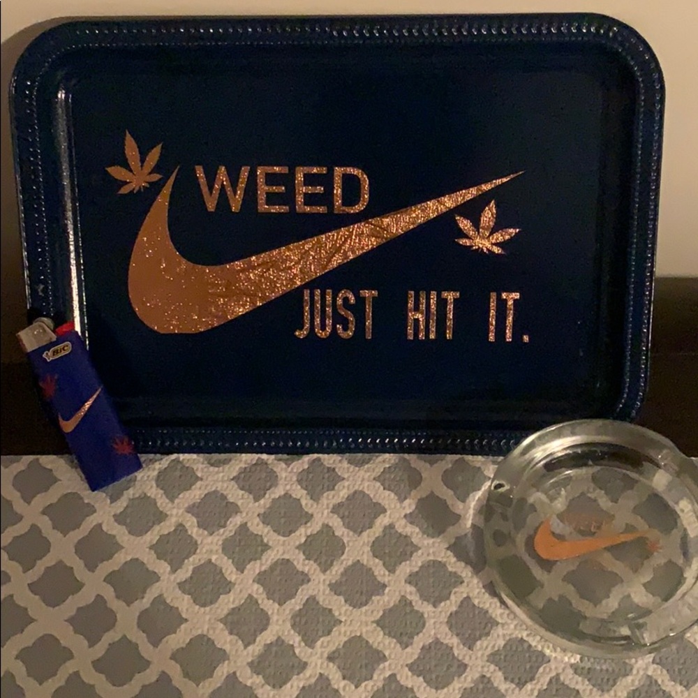 NIKE ROLLING TRAY